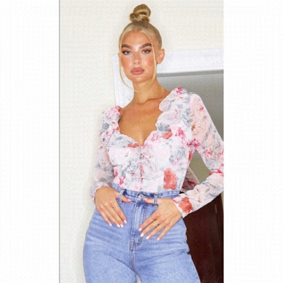 PrettyLittleThing Tops - New with TAGS PrettyLittleThing Pink Chiffon Floral Print Bodysuit Size 6